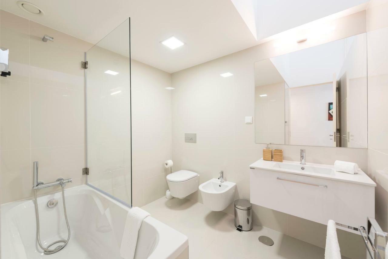 Bright Downtown Apartment Porto Luaran gambar